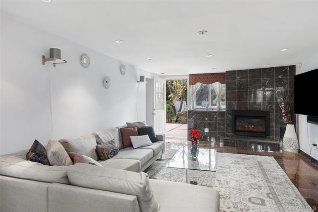 38 Lake Drive, Manhasset Hills, NY 11040