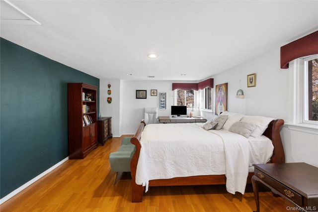 38 Lake Drive, Manhasset Hills, NY 11040