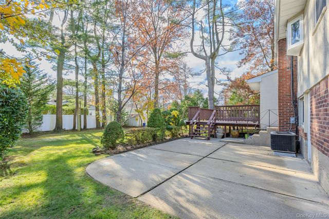 38 Lake Drive, Manhasset Hills, NY 11040