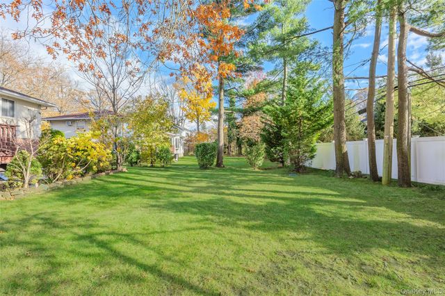 38 Lake Drive, Manhasset Hills, NY 11040