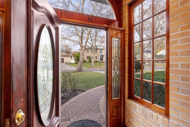 38 Lake Drive, Manhasset Hills, NY 11040