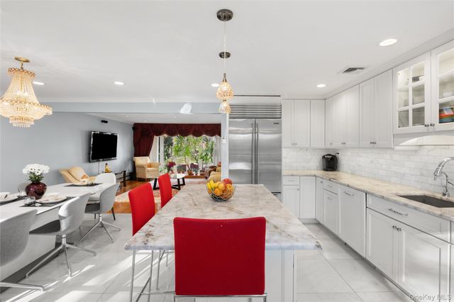 38 Lake Drive, Manhasset Hills, NY 11040