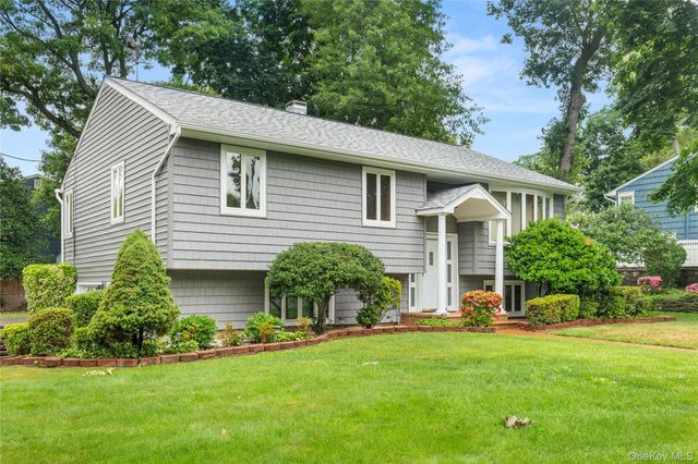 142 Mohican Avenue, Ronkonkoma, NY 11779