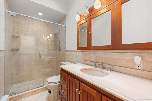 142 Mohican Avenue, Ronkonkoma, NY 11779