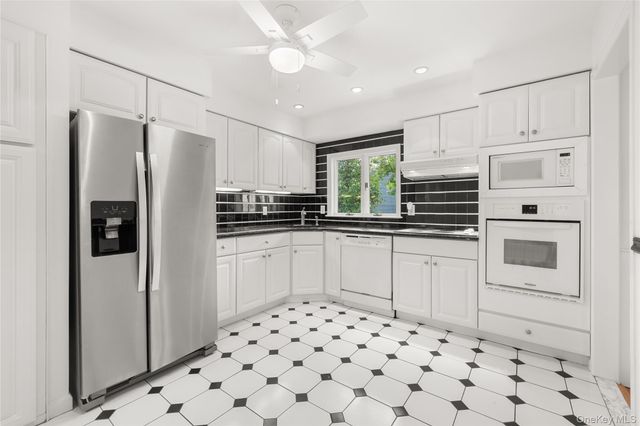 142 Mohican Avenue, Ronkonkoma, NY 11779