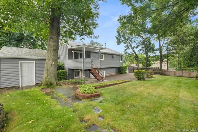 142 Mohican Avenue, Ronkonkoma, NY 11779