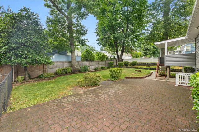 142 Mohican Avenue, Ronkonkoma, NY 11779