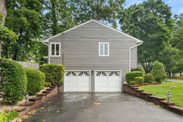 142 Mohican Avenue, Ronkonkoma, NY 11779