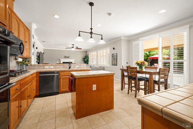 1001 Barkwood Ct, Vacaville, CA 95687