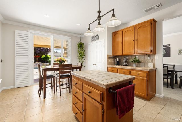 1001 Barkwood Ct, Vacaville, CA 95687