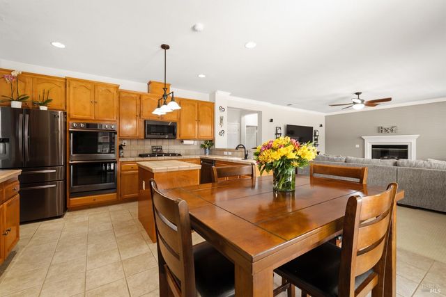 1001 Barkwood Ct, Vacaville, CA 95687