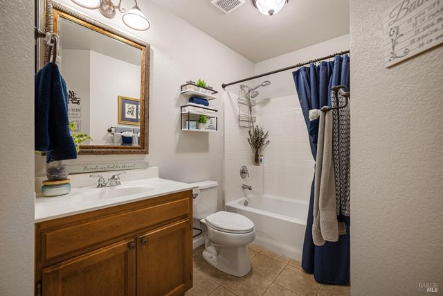 1001 Barkwood Ct, Vacaville, CA 95687