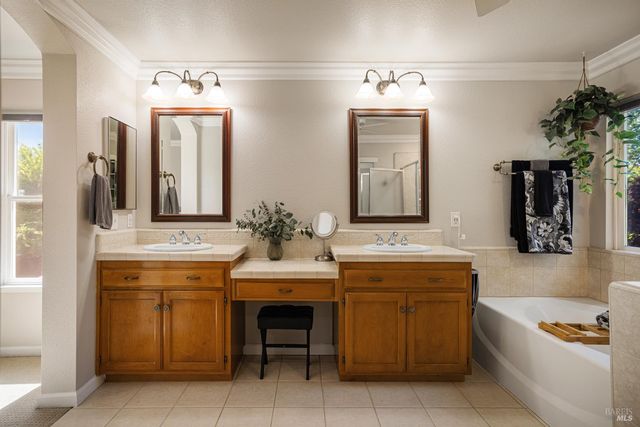 1001 Barkwood Ct, Vacaville, CA 95687