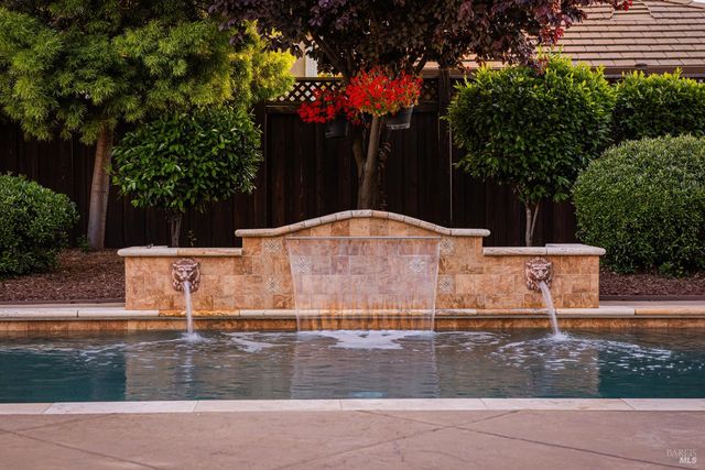 1001 Barkwood Ct, Vacaville, CA 95687