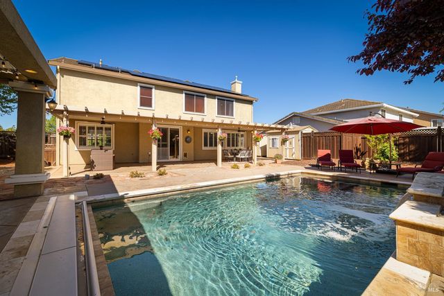 1001 Barkwood Ct, Vacaville, CA 95687