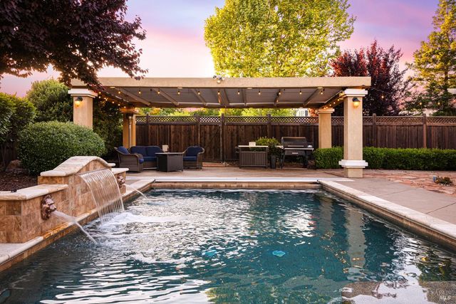 1001 Barkwood Ct, Vacaville, CA 95687