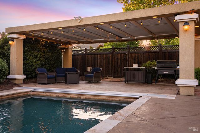 1001 Barkwood Ct, Vacaville, CA 95687