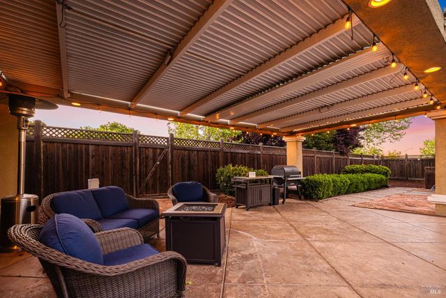 1001 Barkwood Ct, Vacaville, CA 95687