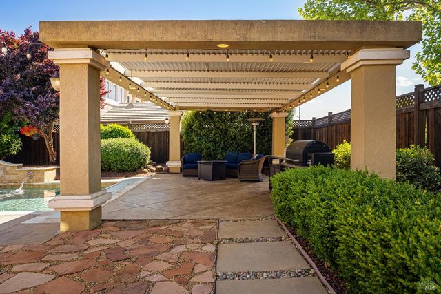 1001 Barkwood Ct, Vacaville, CA 95687