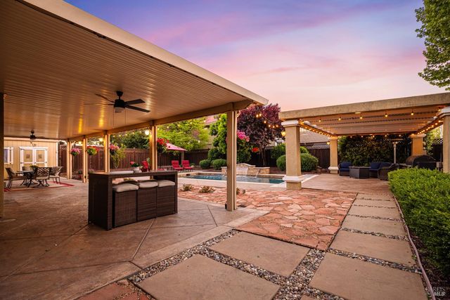 1001 Barkwood Ct, Vacaville, CA 95687