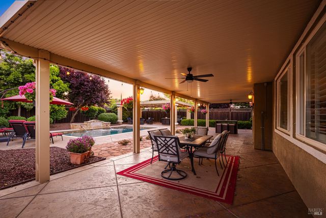 1001 Barkwood Ct, Vacaville, CA 95687