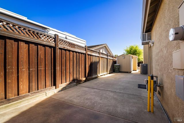 1001 Barkwood Ct, Vacaville, CA 95687