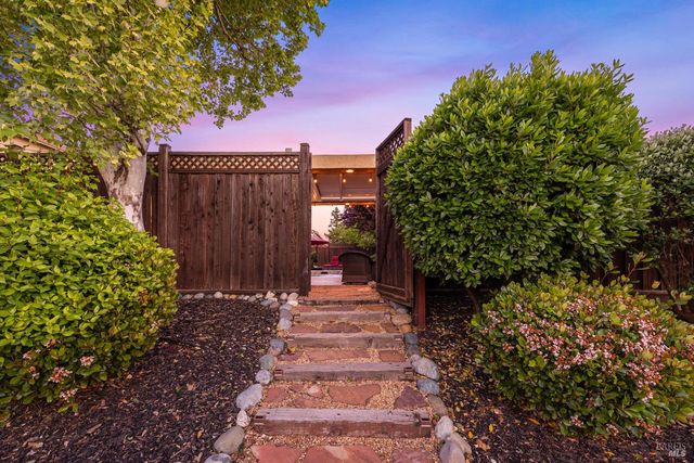 1001 Barkwood Ct, Vacaville, CA 95687