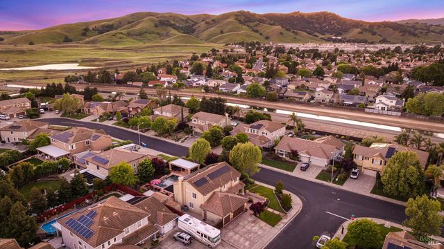 1001 Barkwood Ct, Vacaville, CA 95687