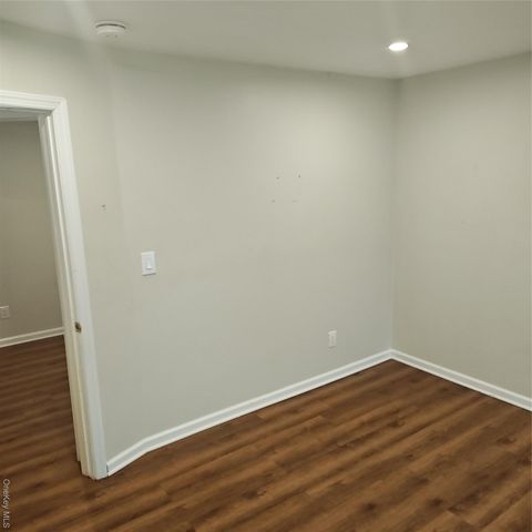 909 Provost Avenue, Bellport, NY 11713