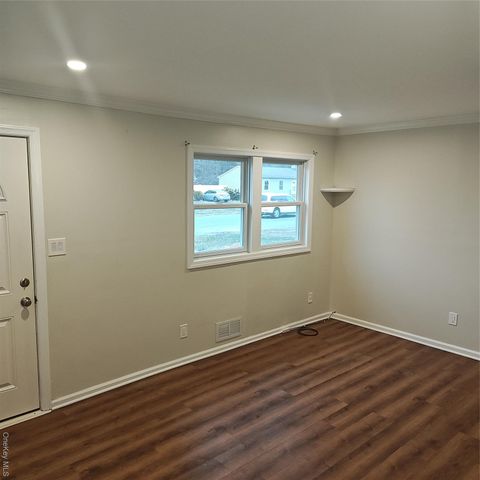 909 Provost Avenue, Bellport, NY 11713