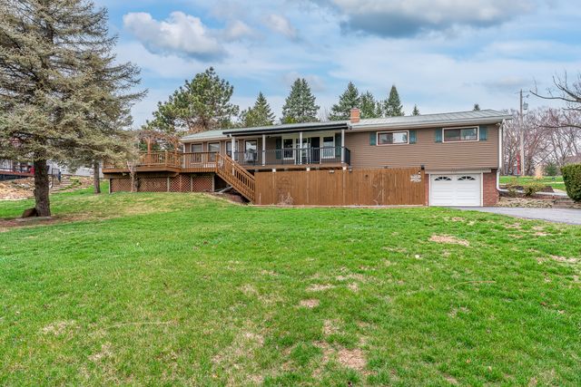 6887 Colonial Avenue, Bettendorf, IA 52722