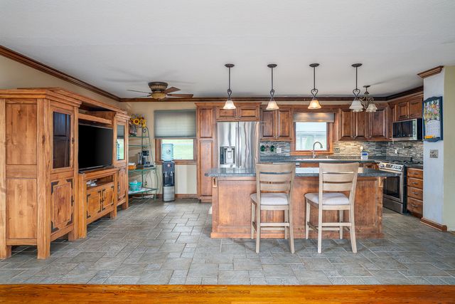 6887 Colonial Avenue, Bettendorf, IA 52722