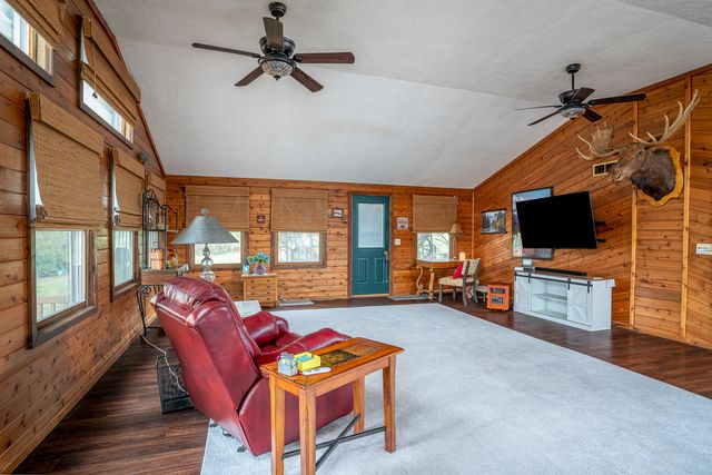 6887 Colonial Avenue, Bettendorf, IA 52722