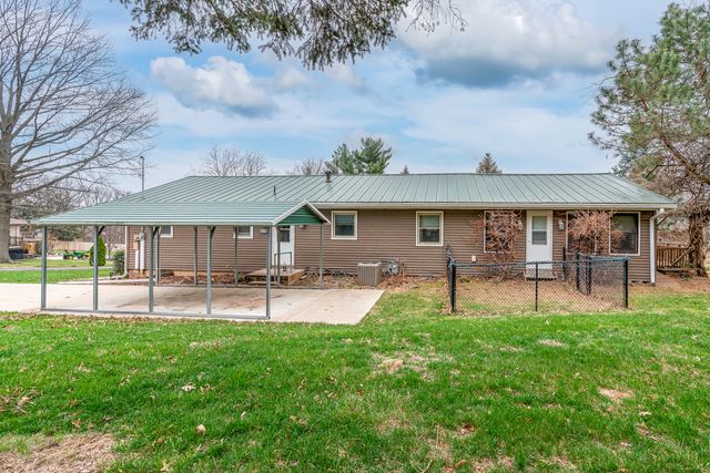 6887 Colonial Avenue, Bettendorf, IA 52722