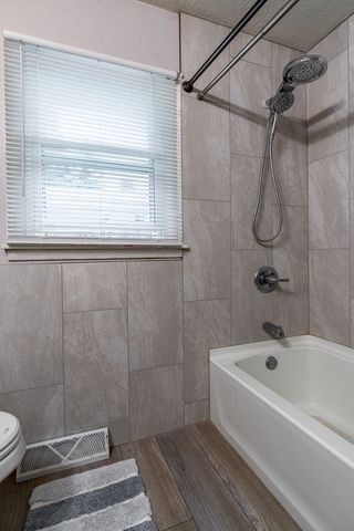 6887 Colonial Avenue, Bettendorf, IA 52722