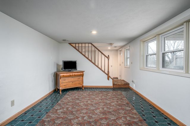 6887 Colonial Avenue, Bettendorf, IA 52722