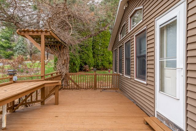 6887 Colonial Avenue, Bettendorf, IA 52722