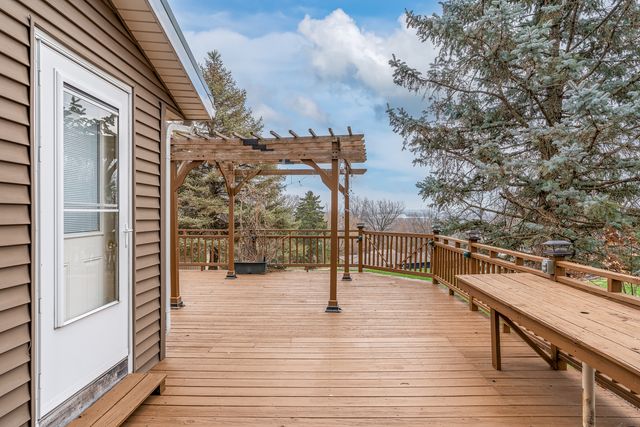 6887 Colonial Avenue, Bettendorf, IA 52722