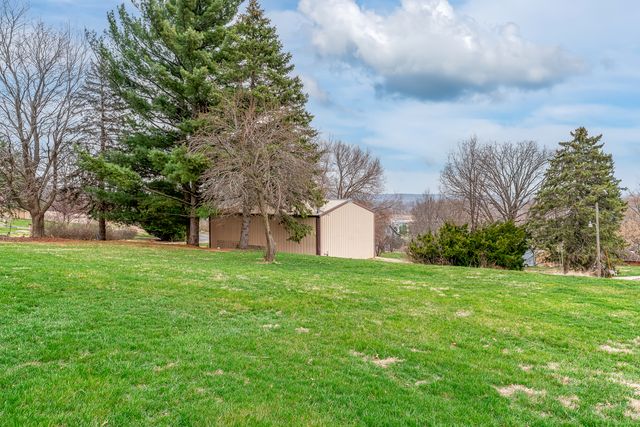 6887 Colonial Avenue, Bettendorf, IA 52722