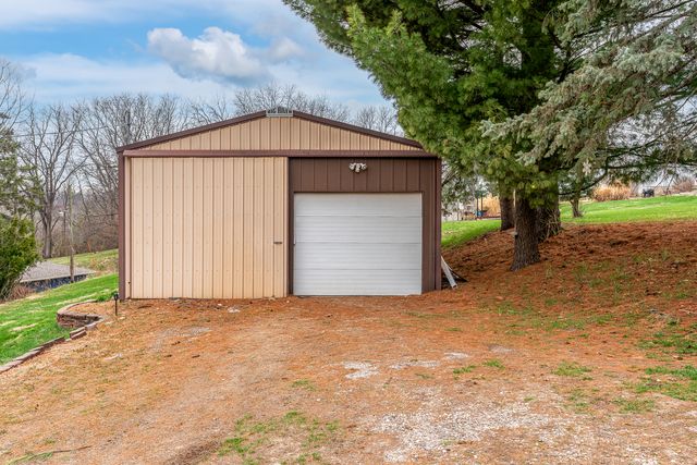 6887 Colonial Avenue, Bettendorf, IA 52722