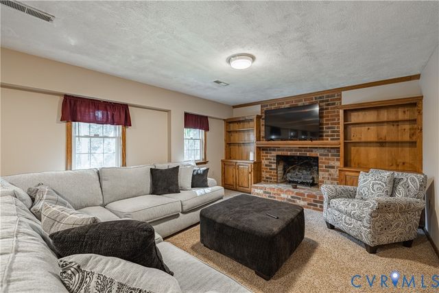 5307 Krag Rd, Chester, VA 23831