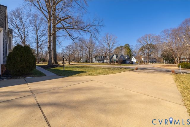 5307 Krag Rd, Chester, VA 23831