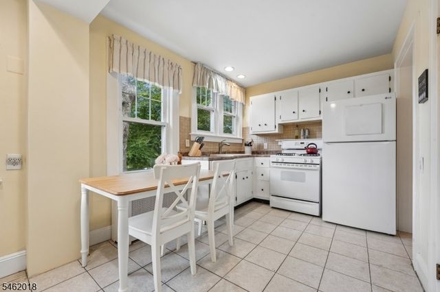 21 Midland Dr, Morris Twp., NJ 07960
