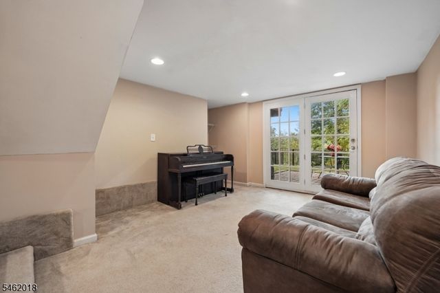 21 Midland Dr, Morris Twp., NJ 07960