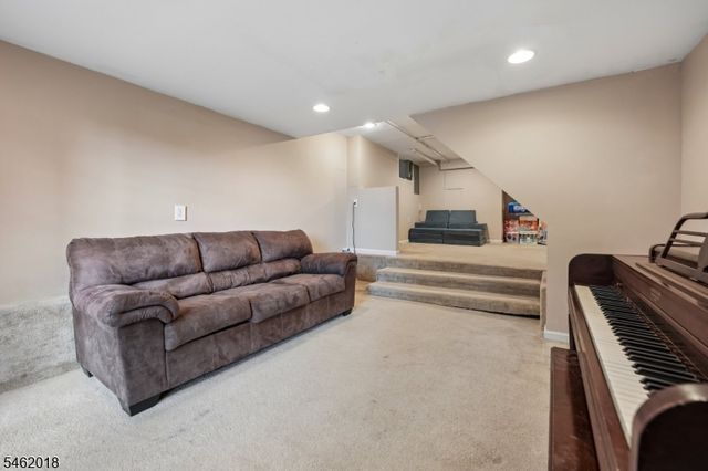 21 Midland Dr, Morris Twp., NJ 07960