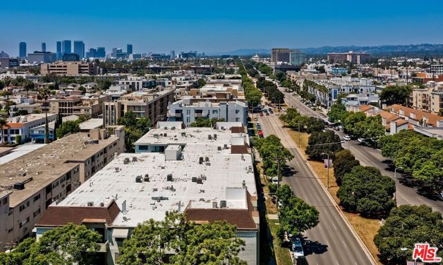 8568 Burton Way 301, Los Angeles, CA 90048