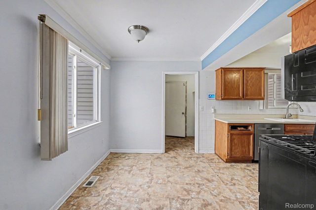 24326 Juliet Drive, Center Line, MI 48015