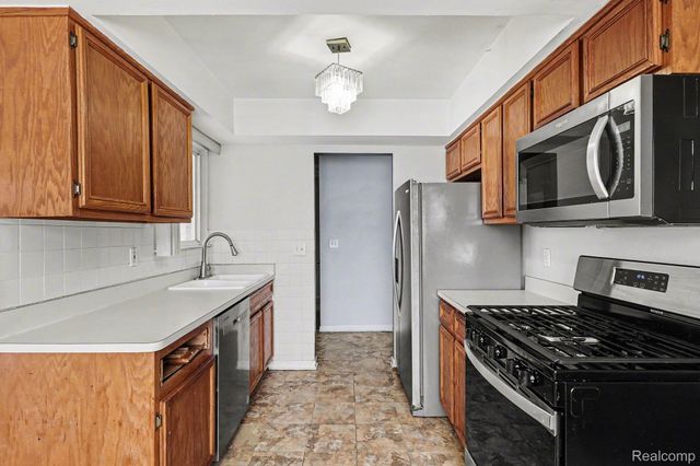 24326 Juliet Drive, Center Line, MI 48015