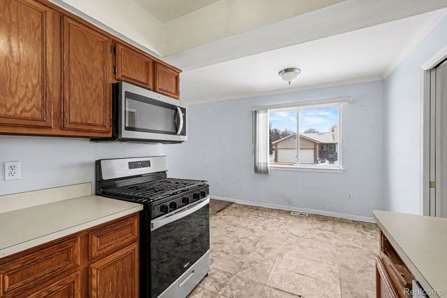 24326 Juliet Drive, Center Line, MI 48015