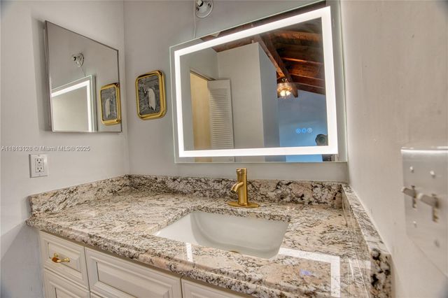8015 SW 21st Ct, Davie, FL 33324